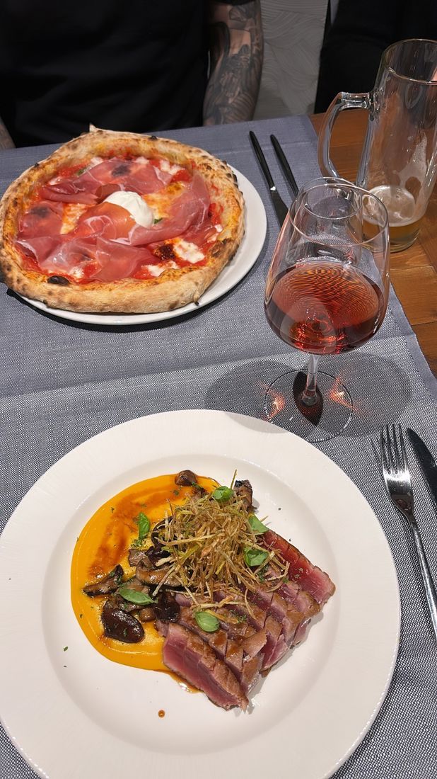 Wood-fired pizza and seared tuna